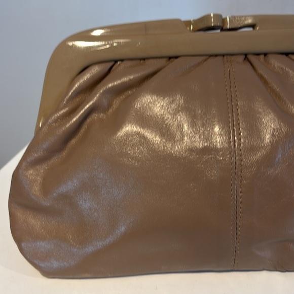 Vintage taupe leather and lucite clutch purse - Picture 2 of 12